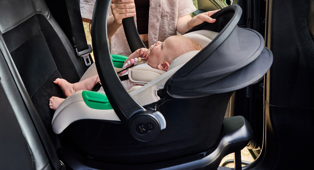 Fotelik samochodowy KINDERKRAFT Mink Pro 2 i-Size 40-87 cm (0-13 kg) Szary Od pierwszych dni zgodny z normą i-Size R129 ochrona do około 15 miesięcy 40–87 cm Standard i-Size 