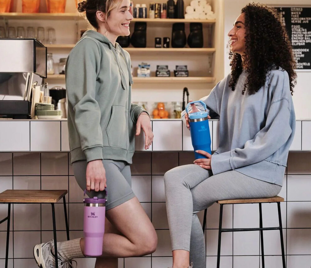 Kubek termiczny STANLEY IceFlow Flip Straw Tumbler Pudrowy róż 890 ml Długie utrzymanie chłodu Dwuścienna izolacja próżniowa ze stali nierdzewnej 18/8 zimne do 7 godzin do 35 godzin