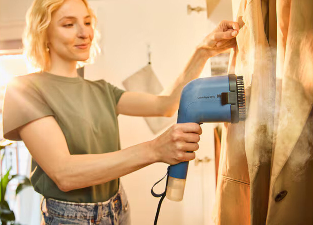 Parownica do ubrań (Steamer) BRAUN GS3012BG Ochrona wszystkich materiałów Technologia Smart iCare od delikatnego jedwabiu po grubszy len Dołączona końcówka kurz, włosy i kłębki