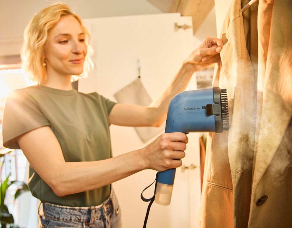 Parownica do ubrań (Steamer) BRAUN GS3024BL Gładkie tkaniny bez wysiłku Technologia FastSteam strumień pary gładkość i świeżość