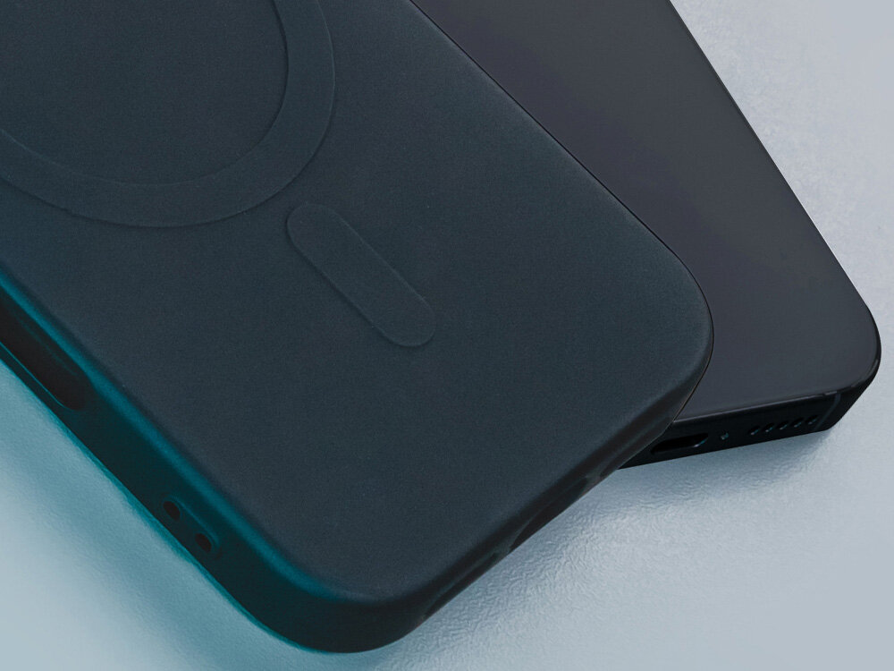Etui XLINE MagSystem Matt Guardx do Apple iPhone 17 Pro Czarny dwa telefony w etui leżące przy sobie zbliżenie na element z magsafe