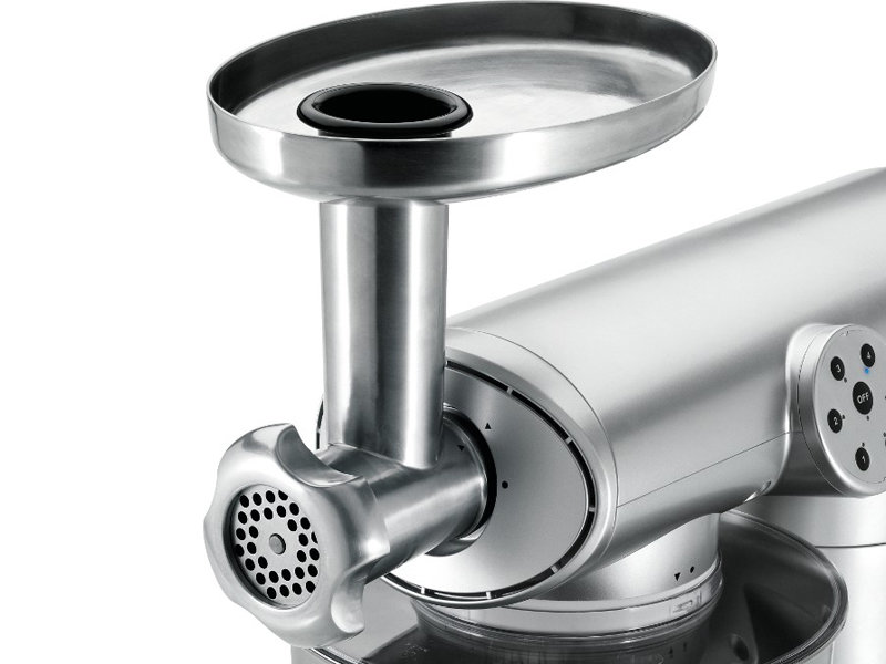 Z maszynką do mielenia mięsa