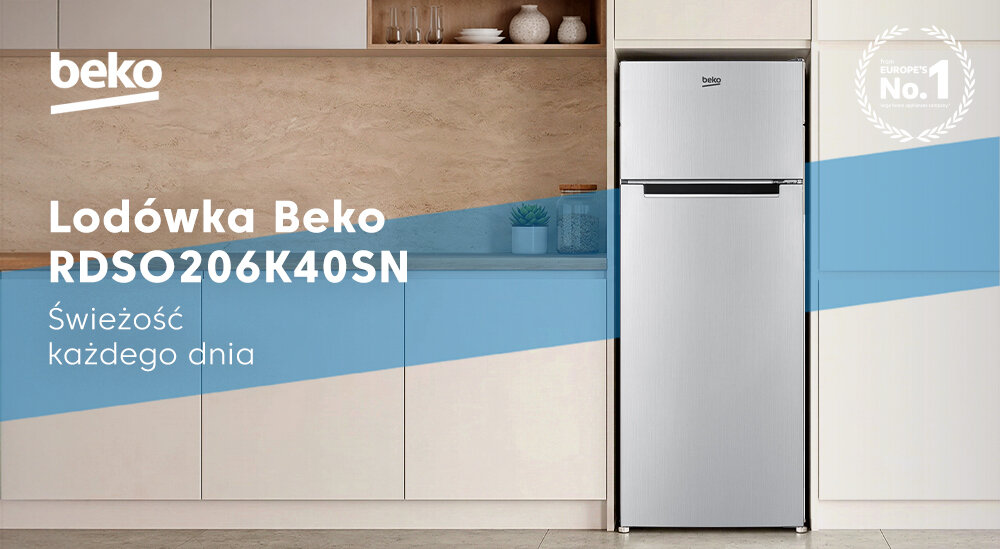 Na obrazie znajduje się srebrna lodówka marki Beko, model RDSO206K40SN, umieszczona w kuchni z jasnymi szafkami. Widoczny jest tekst: \'Lodówka Beko RDSO206K40SN Świeżość każdego dnia\'.