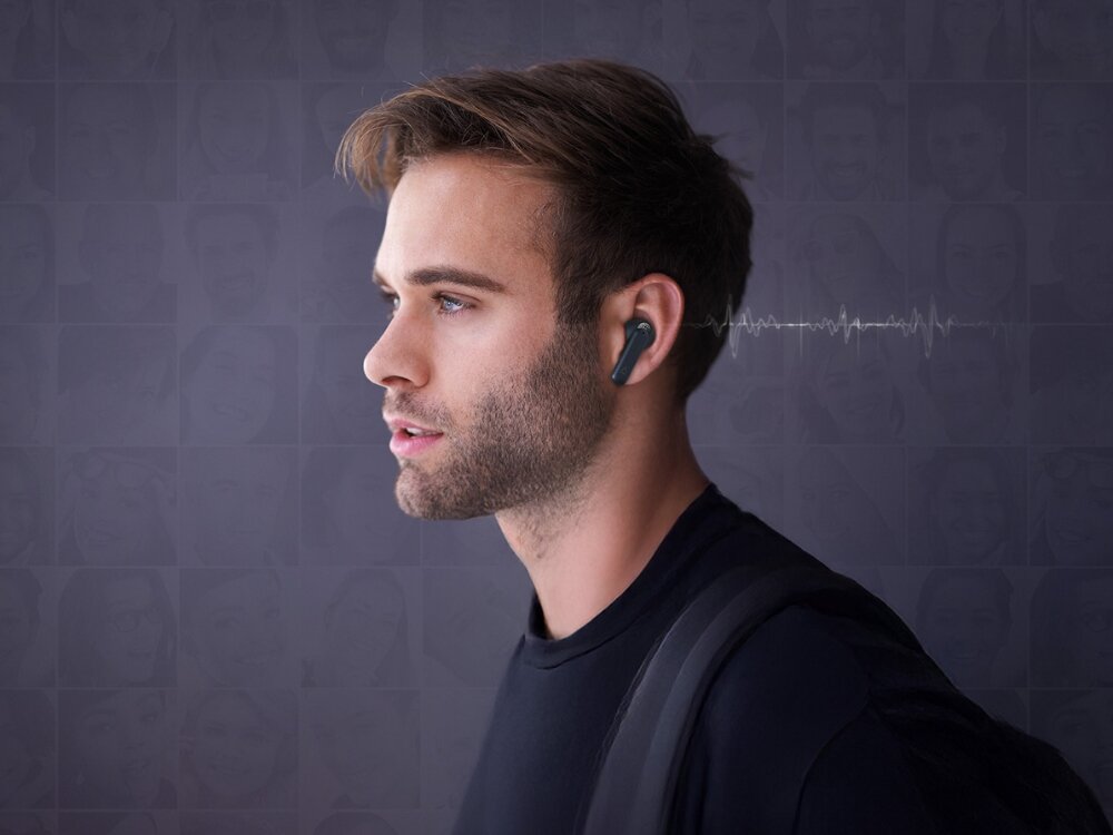Słuchawki dokanałowe CREATIVE Aurvana Ace Mimi
                mężczyzna ze słuchawkami w uszach na ciemnym tle