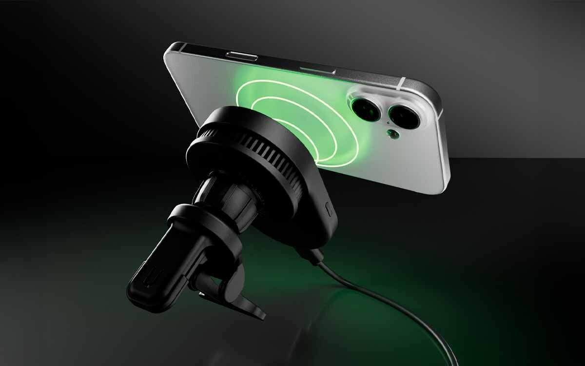 Magnetyczny uchwyt zapewnia automatyczne dopasowanie i stabilne ładowanie