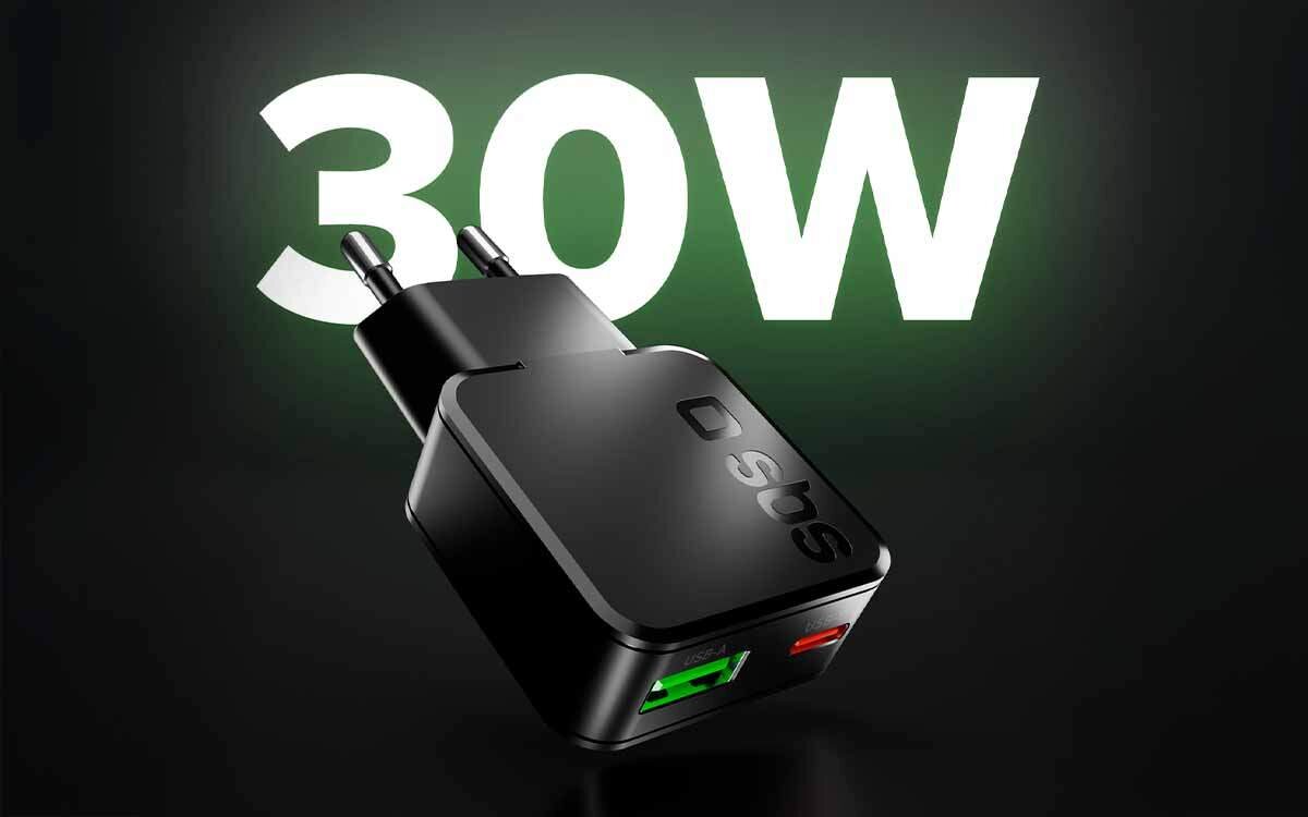 Port USB-C PD ładuje urządzenia szybko i bezpiecznie mocą 30 W.