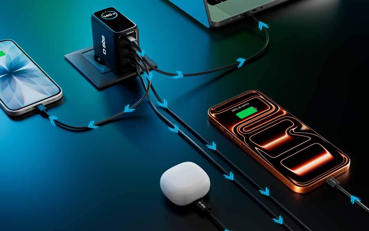 USB-A z ładowaniem Adaptive Fast Charge, dla starszych urządzeń i urządzeń z systemem Android