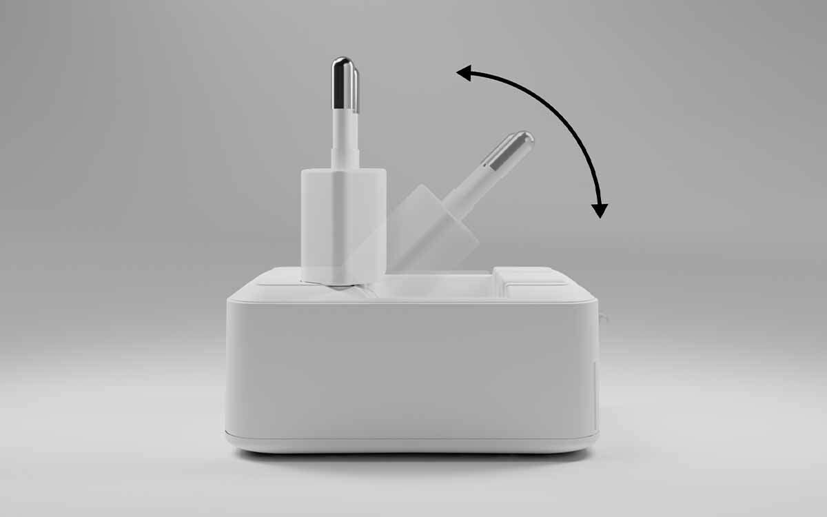 Składana konstrukcja wtyczki zapewnia wygodę i oszczędność miejsca podczas podróży i codziennego użytkowania.