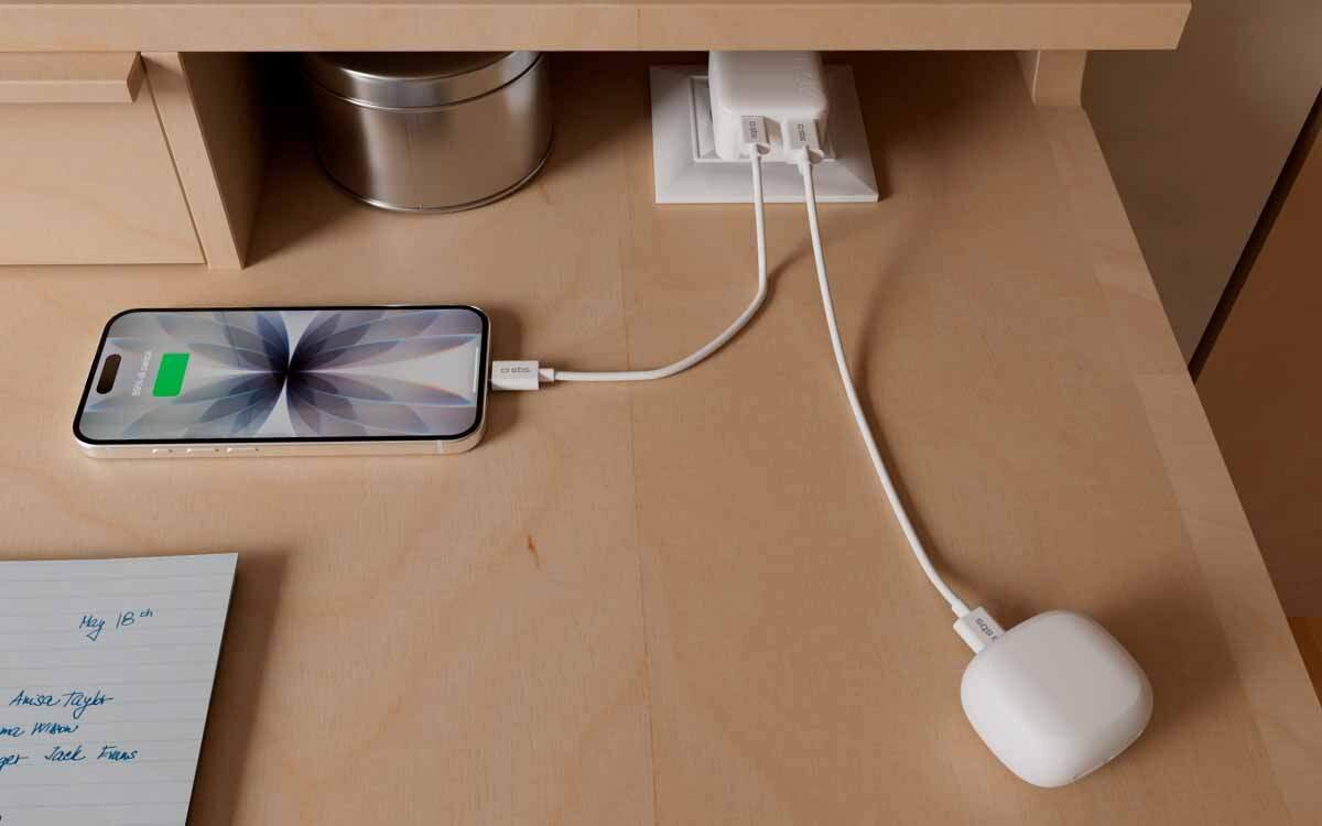 W pudełku znajduje się ładowarka Flexi 30 W i instrukcja obsługi.