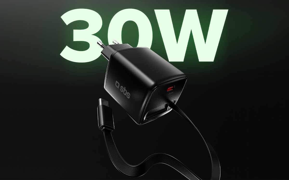 Ładowarka z wbudowanym kablem i dodatkowym portem umożliwia zasilanie dwóch urządzeń jednocześnie.