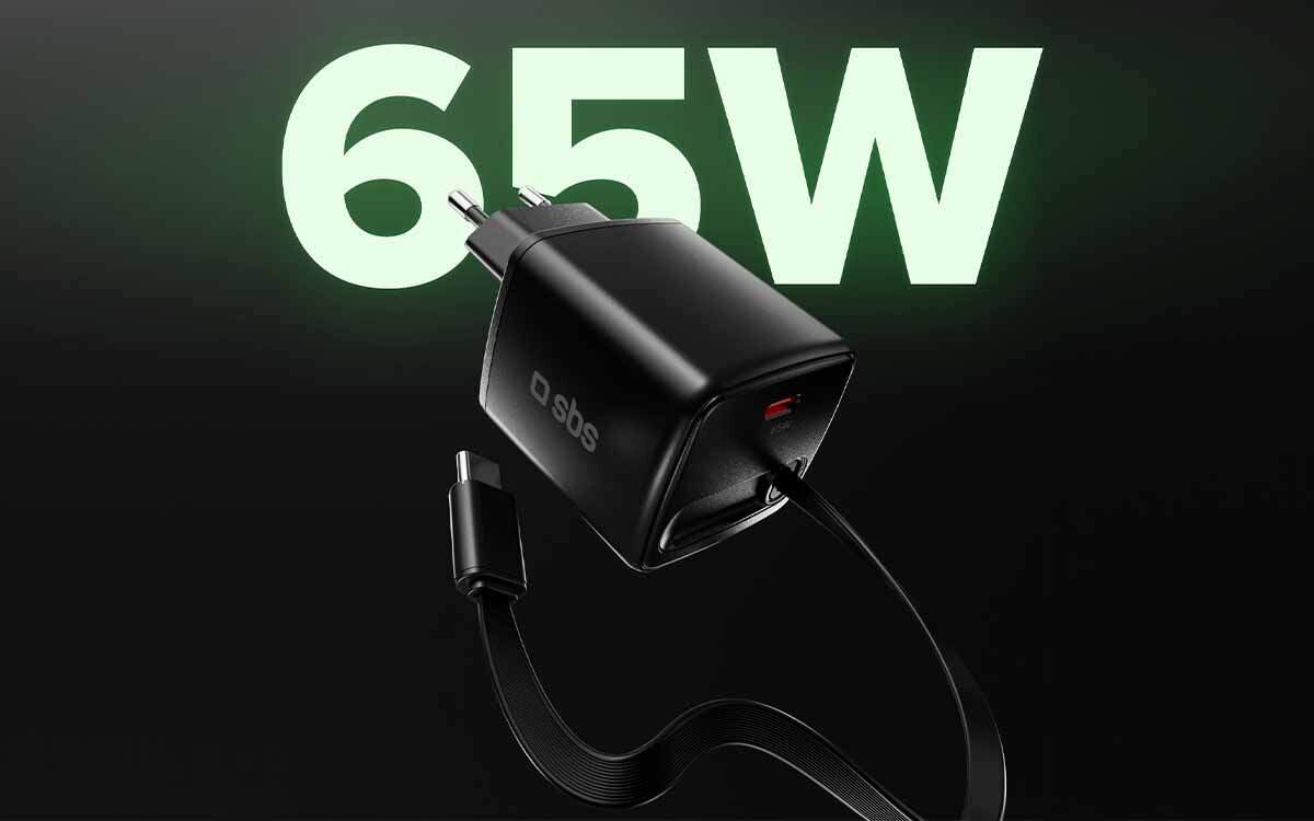 Ładowarka 65 W z wbudowanym kablem i dodatkowym portem umożliwia ładowanie dwóch urządzeń jednocześnie.