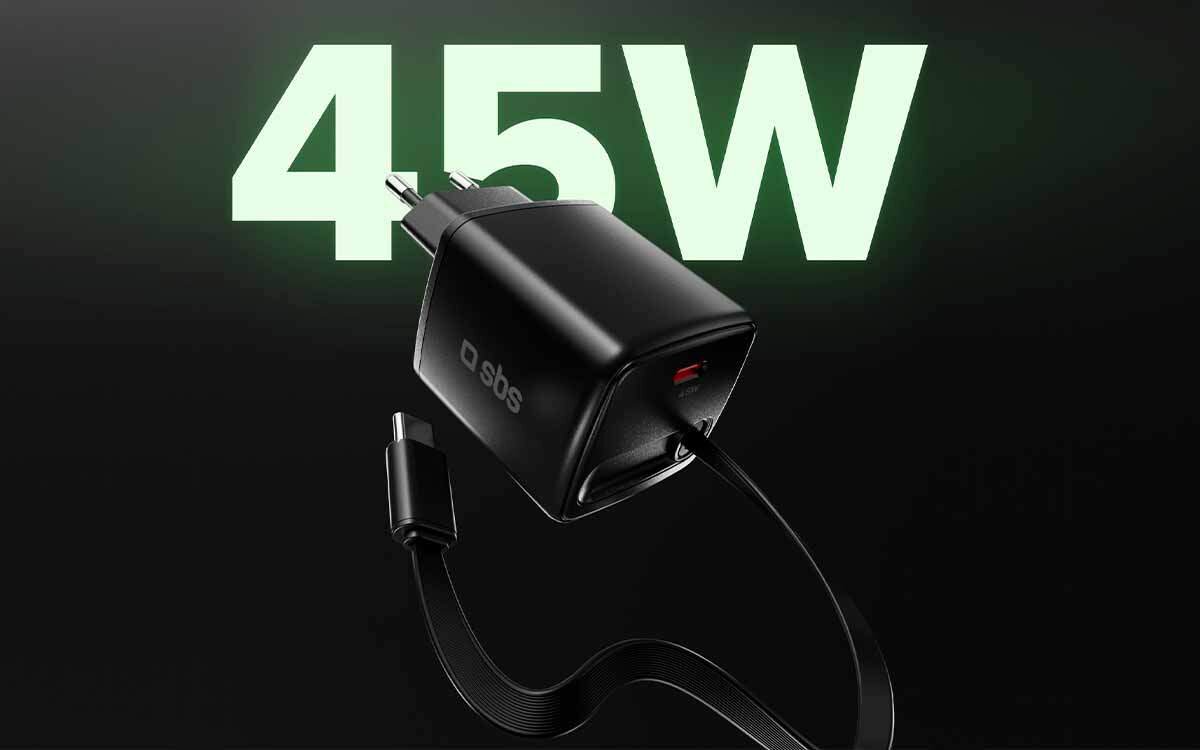 Ładowarka z wbudowanym kablem i dodatkowym portem umożliwia ładowanie dwóch urządzeń jednocześnie.