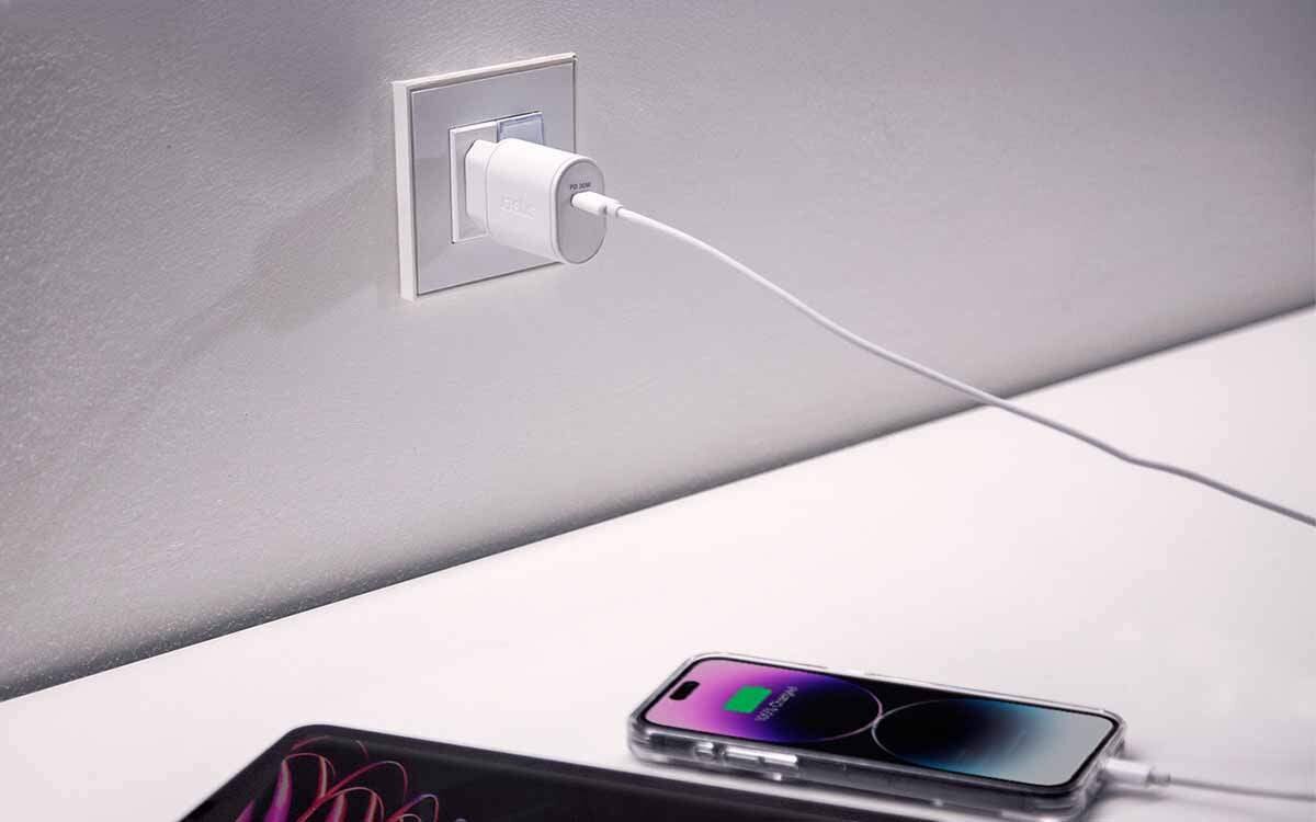 Kompaktowa ładowarka 30 W z wtyczką europejską, idealna do użytku w podróży i na co dzień