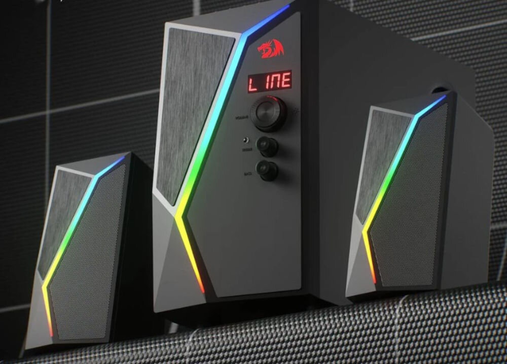 REDRAGON GS520 Anvil Pro 2.1 RGB subwoofer 25W głęboki bas, głośniki z subwooferem stojące na czarnym postumencie
