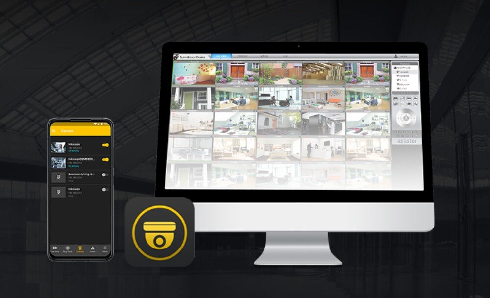 Serwer plików ASUSTOR AS1102TL Widok monitora wyświetlającego mozaikę podglądów z wielu kamer monitoringu obok smartfona z listą aktywnych urządzeń oraz okrągłej ikony z symbolem kamery