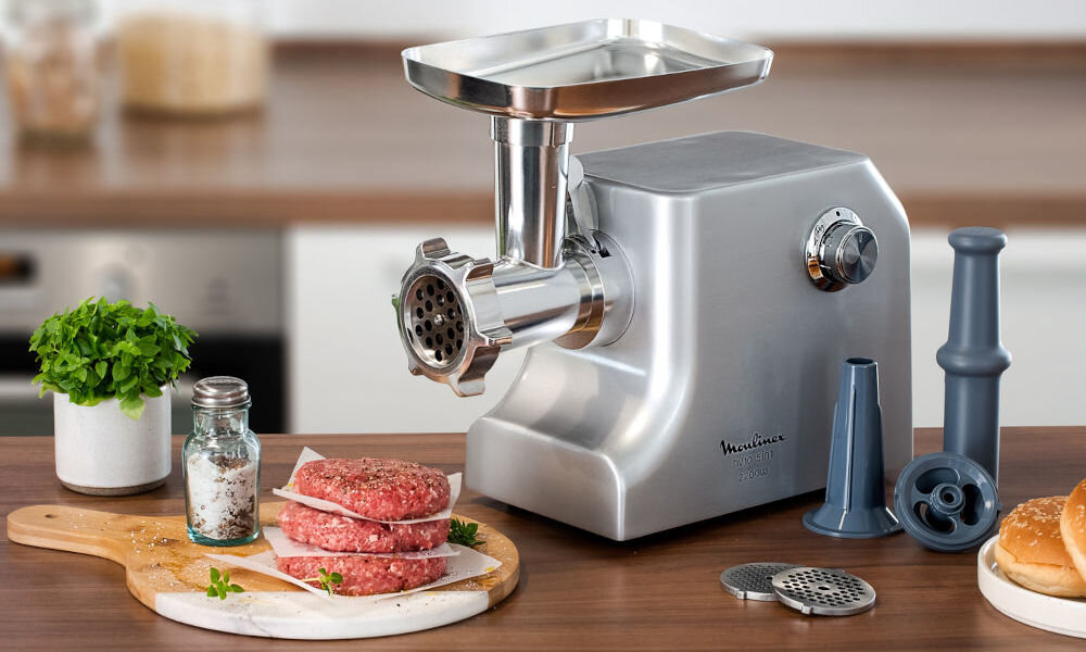 Maszynka do mięsa TEFAL NE858D38 ze wszystkimi akcesoriami na blacie szatkownica nasadka kebbe nasadka do kiełbas sitka