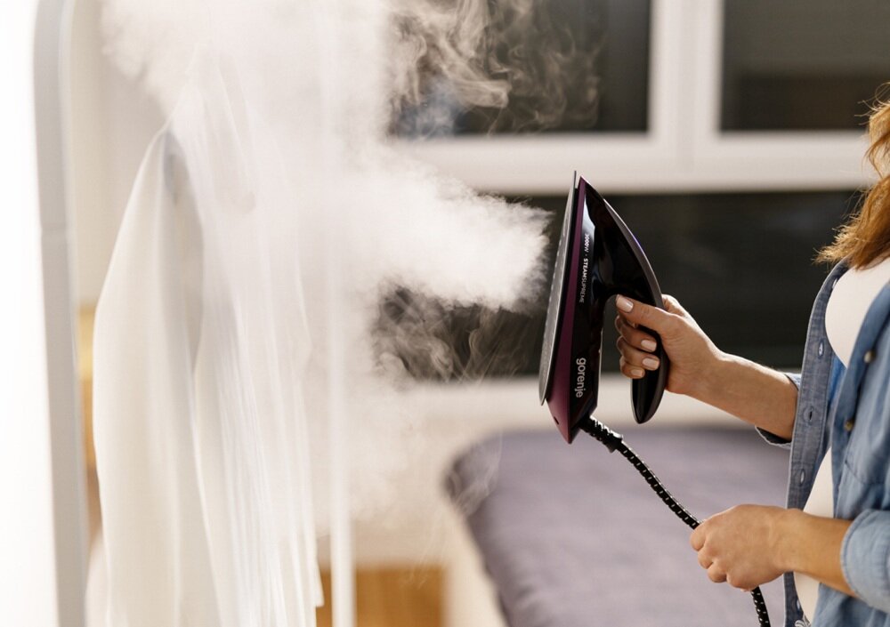 Generator pary GORENJE SGD3000BKV funkcja prasowania pionowego, prasowanie na wieszaku, szybkie odświeżenie, usuwanie zagnieceń