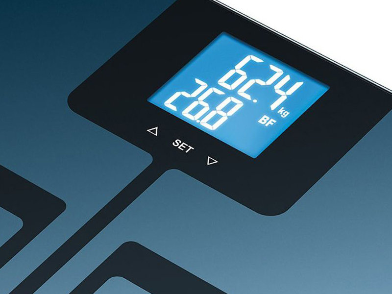 Analizuje skład masy ciała