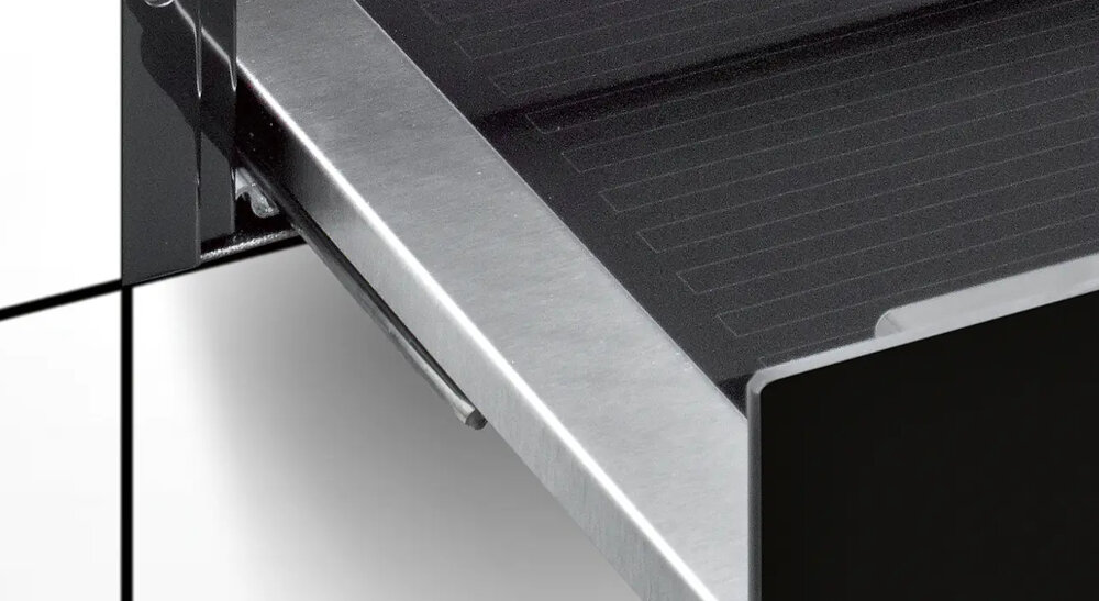 SZUFLADA BOSCH BIC630NS1 Szuflada grzewcza Bosch częściowo wsunięta pod piekarnikiem do zabudowy Push-Pull bezuchwytowe otwieranie system sprężynowy design