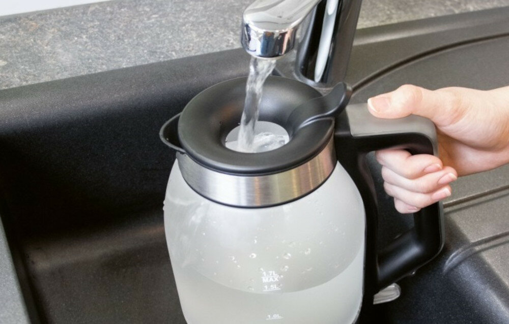 Czajnik PROFI COOK PC-WKS prosta obsluga automatycznie zamykajacy sie otwor