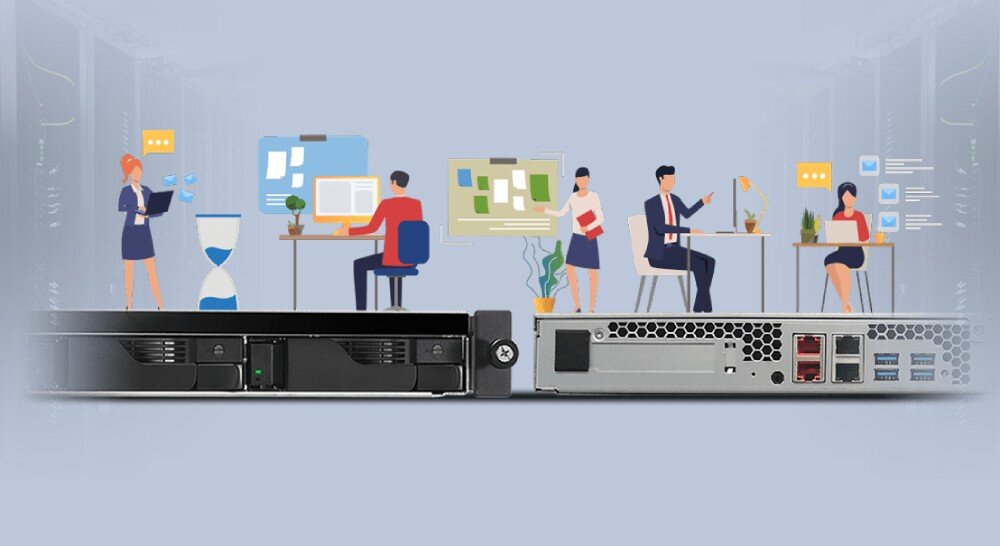 Serwer plików ASUSTOR AS6504RS Ilustracja prezentująca przód i tył serwera w obudowie rack na szarym tle. Nad urządzeniami widoczne są rysunkowe postacie pracowników biurowych przy biurkach oraz klepsydra, co symbolizuje pracę zespołową i zarządzanie czasem