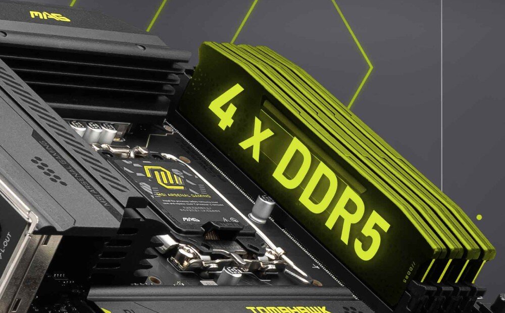Płyta główna MSI MAG B860 TOMAHAWK WIFI Zbliżenie na sloty pamięci RAM, które obsługują moduły DDR5. Żółta grafika podkreśla możliwość instalacji czterech modułów w trybie dwukanałowym