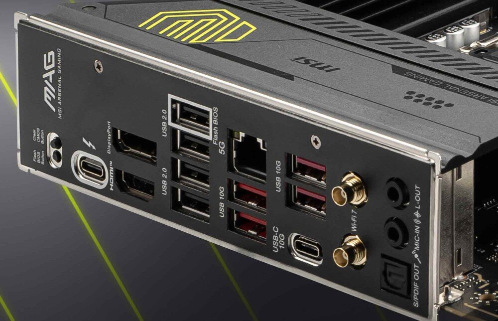 Płyta główna MSI MAG B860 TOMAHAWK WIFI Panel tylnych złączy płyty głównej z szerokim zestawem portów, w tym USB-C, HDMI, Thunderbolt, 5G LAN oraz antenami Wi-Fi 7