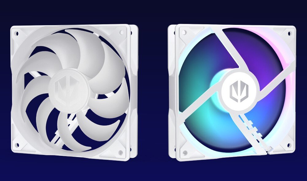 Wentylator ENDORFY Stratus 120 PWM ARGB Dwa białe wentylatory komputerowe pokazane obok siebie, jeden wyłączony z widocznym logo na środku, a drugi włączony z kolorowym podświetleniem RGB na łopatkach i ramce