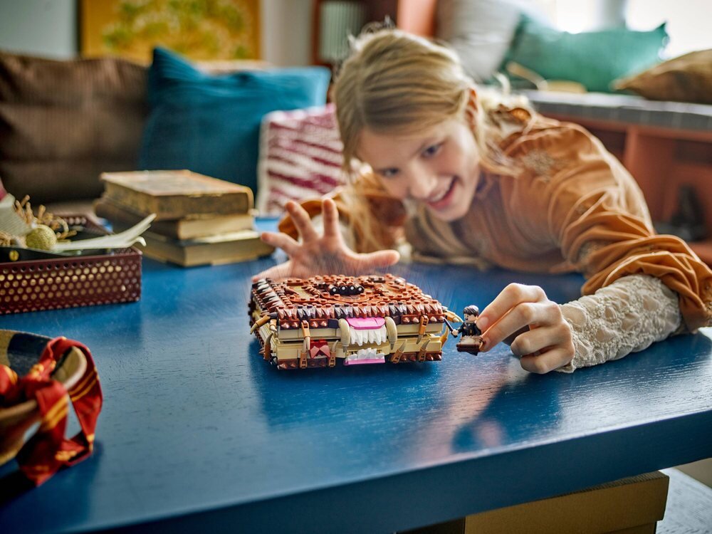 LEGO 76449 Harry Potter Potworna księga potworów z zębami pull-back napęd 