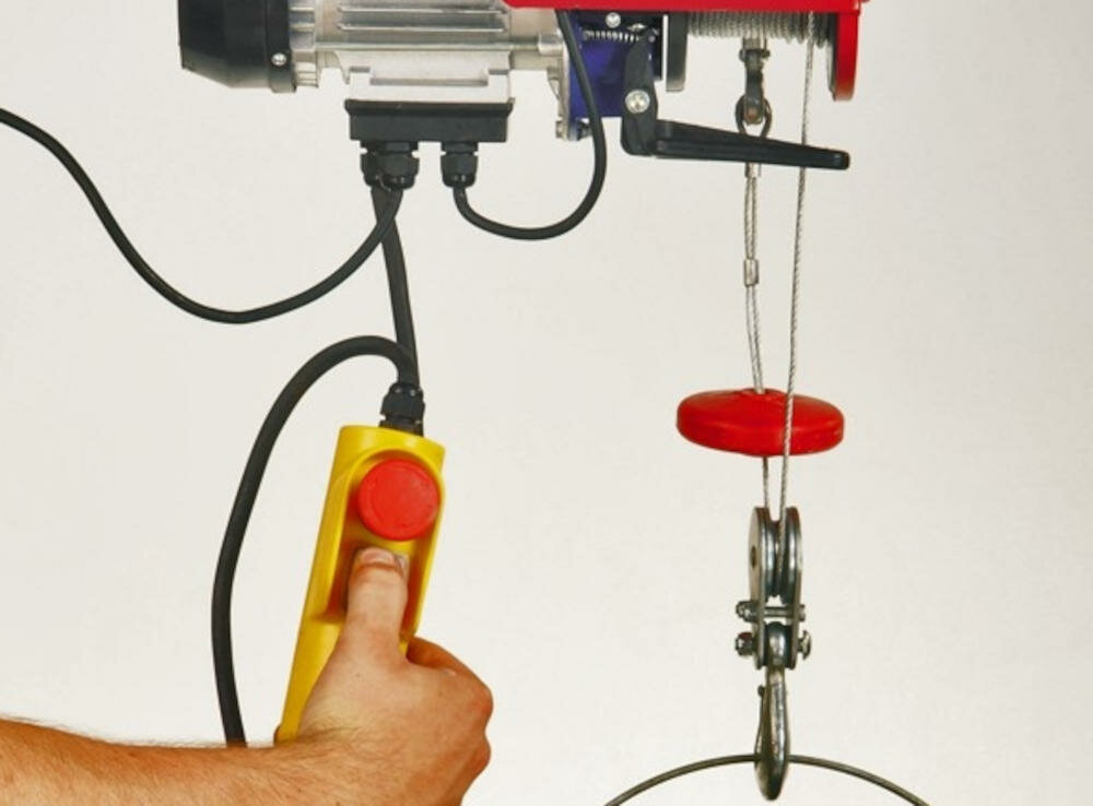 DEDRA-DED7913 wciągarka elektryczna unoszenie pion przedmiot wciągnik masa wysokość solidna trwała bezpieczna eksploatacja zasilanie sieciowe automatyczny wyłącznik