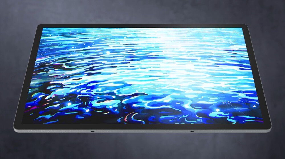 Tablet graficzny z wyświetlaczem pokazującym abstrakcyjny wzór przypominający fale wody w odcieniach niebieskiego i białego. Urządzenie ma cienką ramkę i metaliczną obudowę.