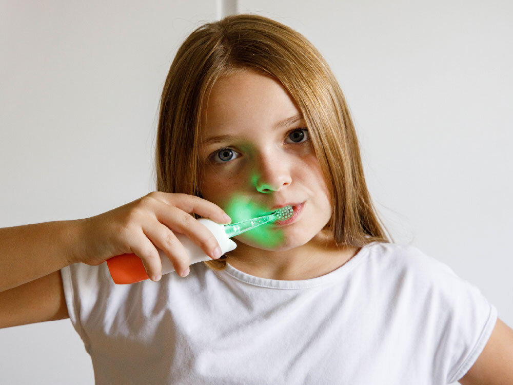 Szczoteczka soniczna biało-różowy kotek 2-minutowy timer z 30-sekundowymi przerwami na jednej baterii AAA do 3 miesięcy pracy wodoodporności IPX7