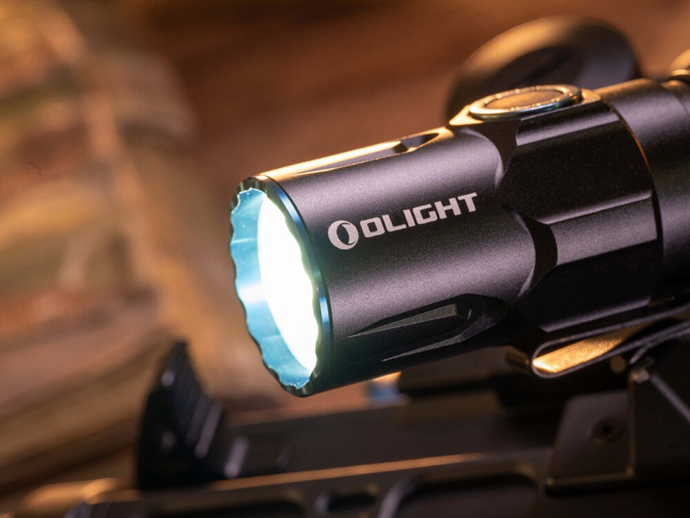 Latarka OLIGHT Warrior 3S OL129062 Zielony, aluminium, wodoodporność, odporność, solidność, Zbliżenie świecącej głowicy latarki Olight