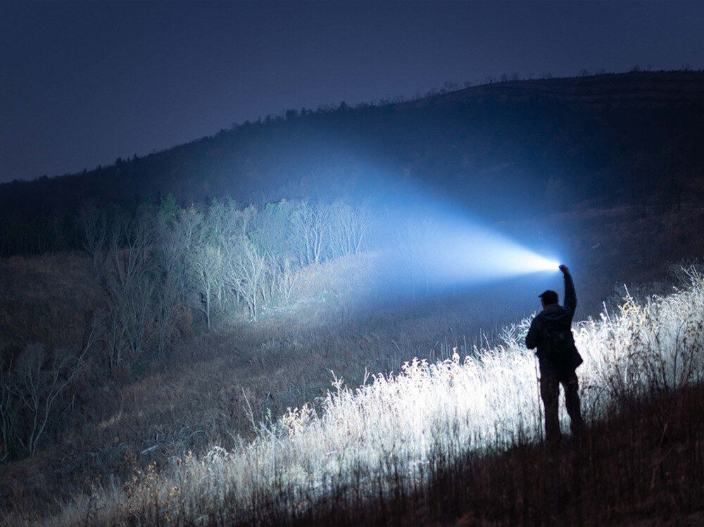 Latarka OLIGHT Warrior 3S OL005209 Niebieski, intensywne, Ergonomiczna, taktyczne, oświetlenie, Silny strumień światła oświetla nocne wzgórze
