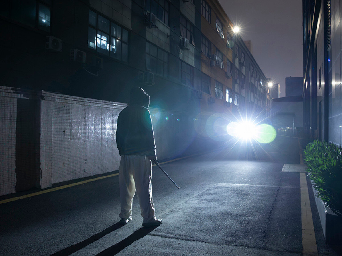 Latarka OLIGHT Warrior Ultra OL692425, O-aluminium, lekkość, twardość, elastyczność, Oślepiające światło latarki zatrzymuje napastnika