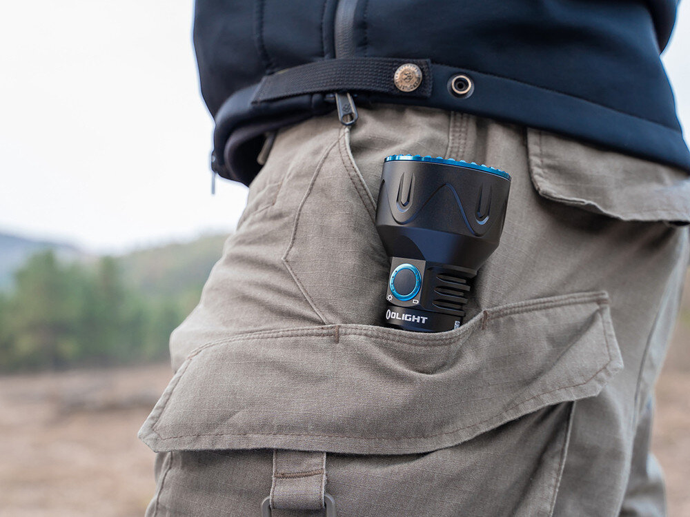 Latarka OLIGHT Javelot Turbo 2 OL003991 Czarny, elektronika, stabilność, redukcja, ochrona, Latarka Olight Javelot Turbo 2 mieści się w kieszeni spodni typu cargo, kompaktowa, praktyczna.