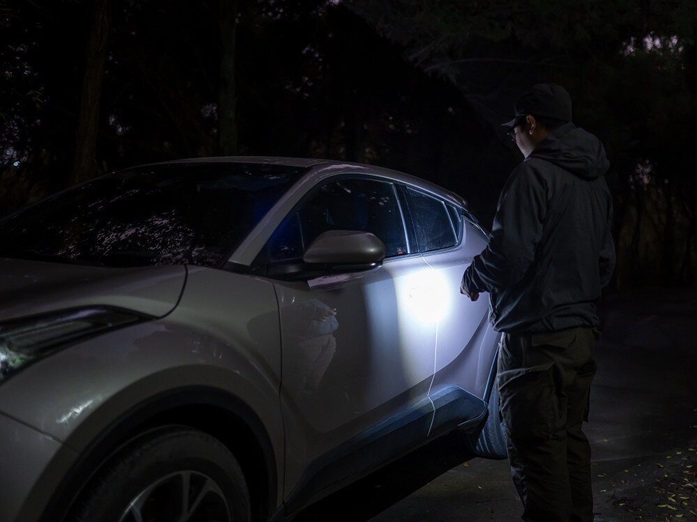 Latarka OLIGHT I1R II EOS Kit, akumulator, 6 godzin, 75 minut, szybkie, Użytkownik oświetla samochód w ciemności, kontrola drzwi, latarka Olight, czapka z daszkiem.