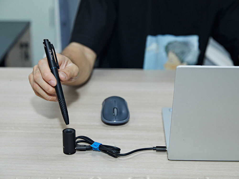 Latarka OLIGHT O'pen Glow OL001720 Czarny, akumulator, magnetyczne, szybkie, ładowanie, Ładowanie długopisu O’Pen Glow w stacji USB