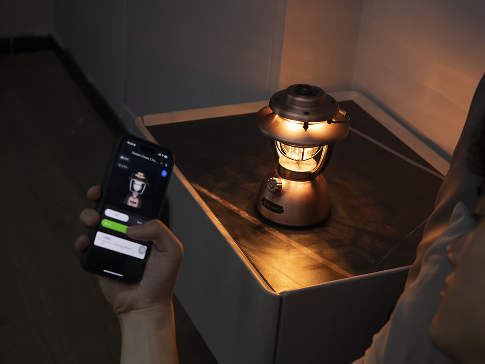 Latarka OLIGHT OL692937 Latarnia biwakowa, biały, bursztynowy, regulacja, nastrojowy, Latarnia retro sterowana smartfonem na stoliku