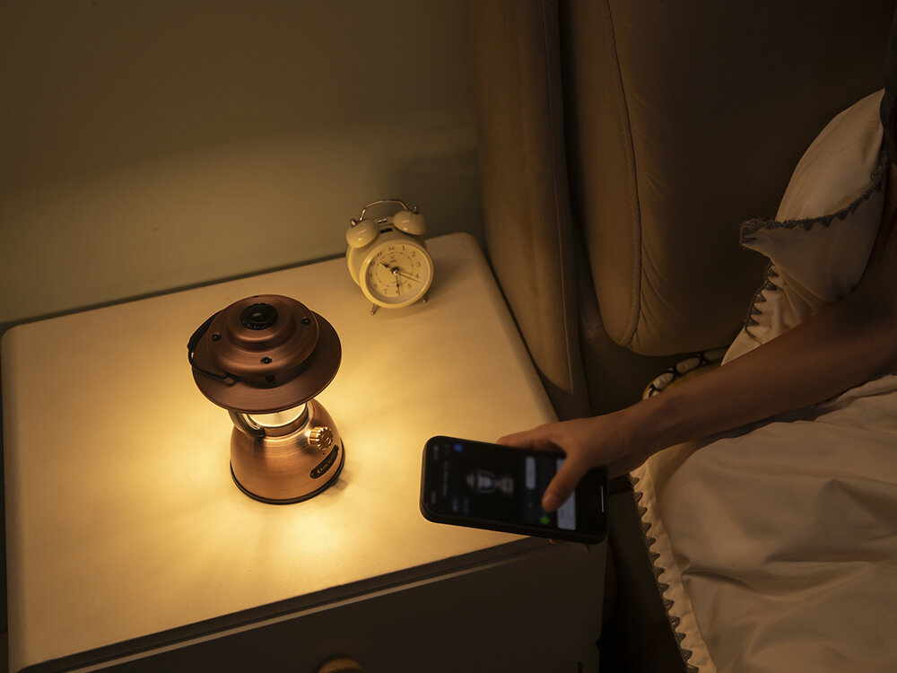 Latarka OLIGHT OL692937 Latarnia biwakowa, uchwyt, podstawa, kemping, ogród, Latarnia na stoliku nocnym w trybie lampki