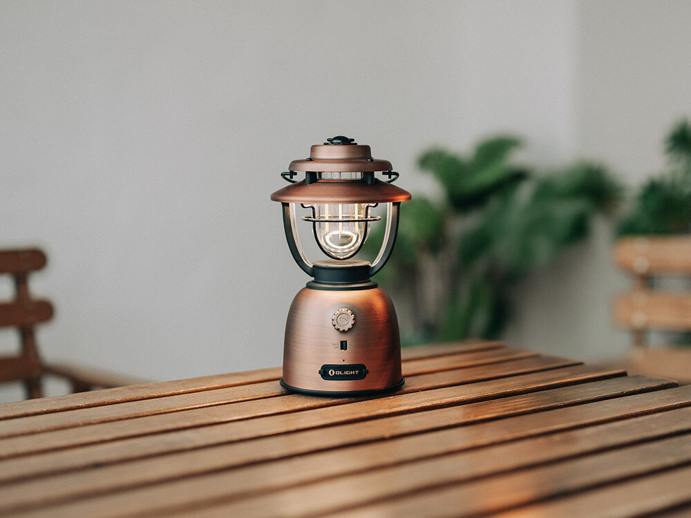 Latarka OLIGHT OL003632 Latarnia biwakowa, regulowane, jasność, retro, LED, Olantern Stretch jako dekoracja na tarasie