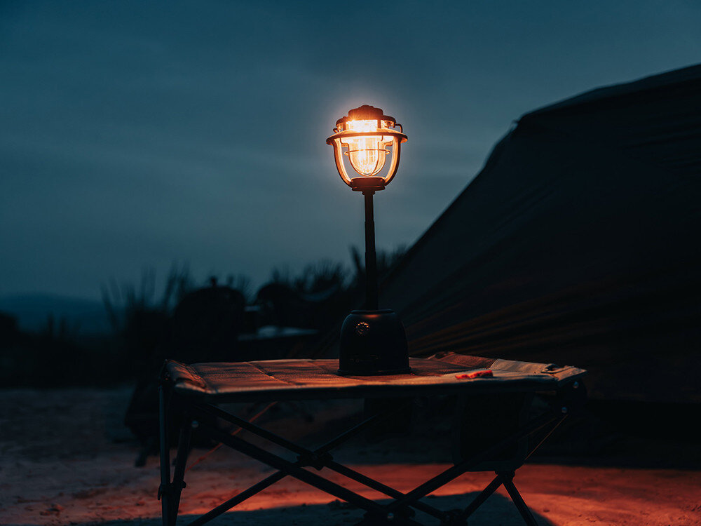 Latarka OLIGHT OL003632 Latarnia biwakowa, wysuwana, głowica, metal, uchwyt, Smukła lampa Stretch na stoliku kempingowym