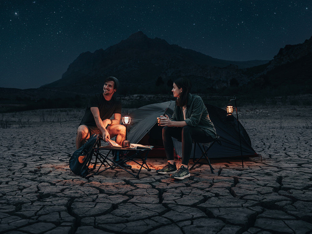 Lampa kempingowa OLIGHT Olantern Stretch OL003380, mobilne, światło, podróż, kemping, Biwak nocą oświetlony dwiema lampami Stretch