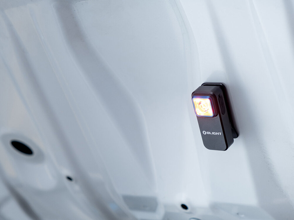 Latarka OLIGHT Oclip OL002703 Czarny, magnes, klips, bezręczne, mocowanie, Oclip z czerwonym światłem na klapie bagażnika