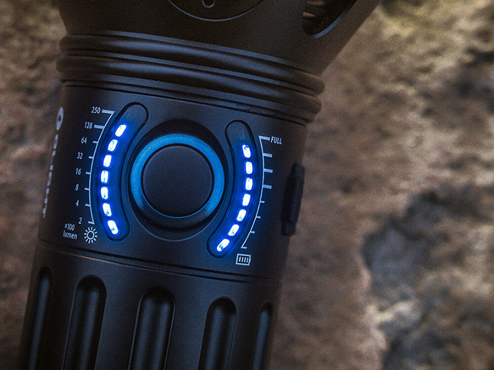 Latarka OLIGHT X9R QL925143, 8×18650, 27h, ładowanie, osłona, Podświetlany panel LED poziomu jasności