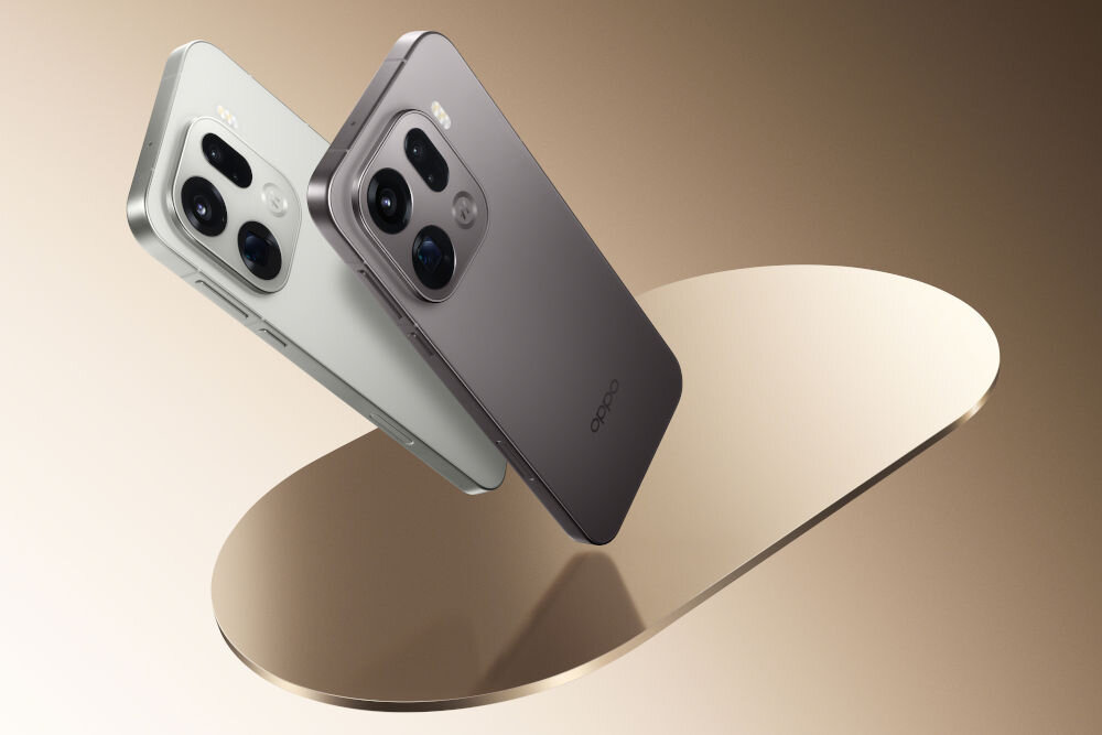 OPPO Find X9 Pro SuperZoom 120x teleobiektyw 200 MP zoom optyczny 3x sztuczna inteligencja AI Dwa smartfony OPPO leżące na boku, tyłem do góry, uniesione w powietrzu nad błyszczącą, złotą, owalną powierzchnią, która odbija ich światła. Jeden smartfon jest w kolorze jasnoszarym/srebrnym, a drugi w kolorze ciemnoszarym/grafitowym. Wyraźnie widoczne są poczwórne aparaty z tyłu.