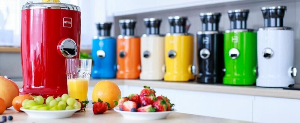 Wyciskarka do cytrusów NOVIS Vita Juicer Kremowy zdjęcie lifestyle Cztery funkcje w jednym