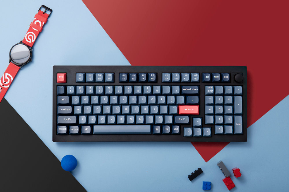 KEYCHRON V5M klawiatura na kolorwym tle, czarny czerwony niebieski