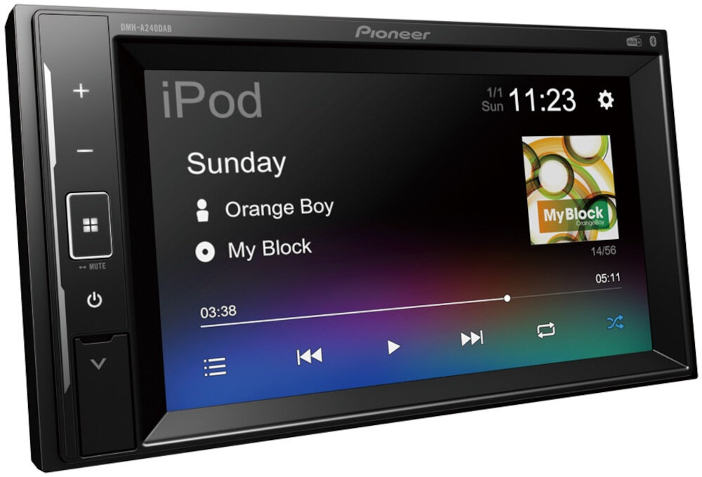 Radio samochodowe z ekranem dotykowym wyświetlającym interfejs odtwarzacza muzyki z informacjami: \'iPod\', \'Sunday\', \'Orange Boy\', \'My Block\', czas 03:38. Na obudowie widoczne logo \'Pioneer\'.