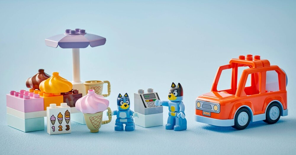 LEGO 10458 DUPLO Bluey Wyprawa po lody z Blue    kv lifestyle początek opisu sekcja nagłówkowa